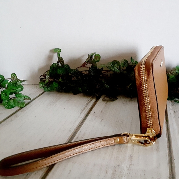 Michael Kors Multifunction Phone Wristlet/Wallet – Acorn - NWT - Picture 7 of 16